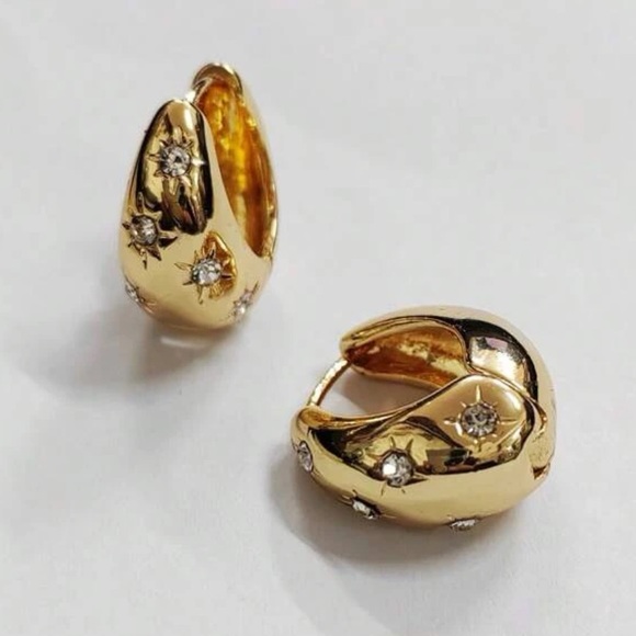 Minimalist Water Drop Rhinestones Earrings (Gold Tone) - Picture 3 of 14